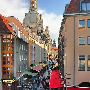 Muenzgasse An Der Frauenkirche Drezda