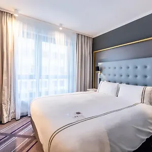 Premier Prager Strasse Hotel